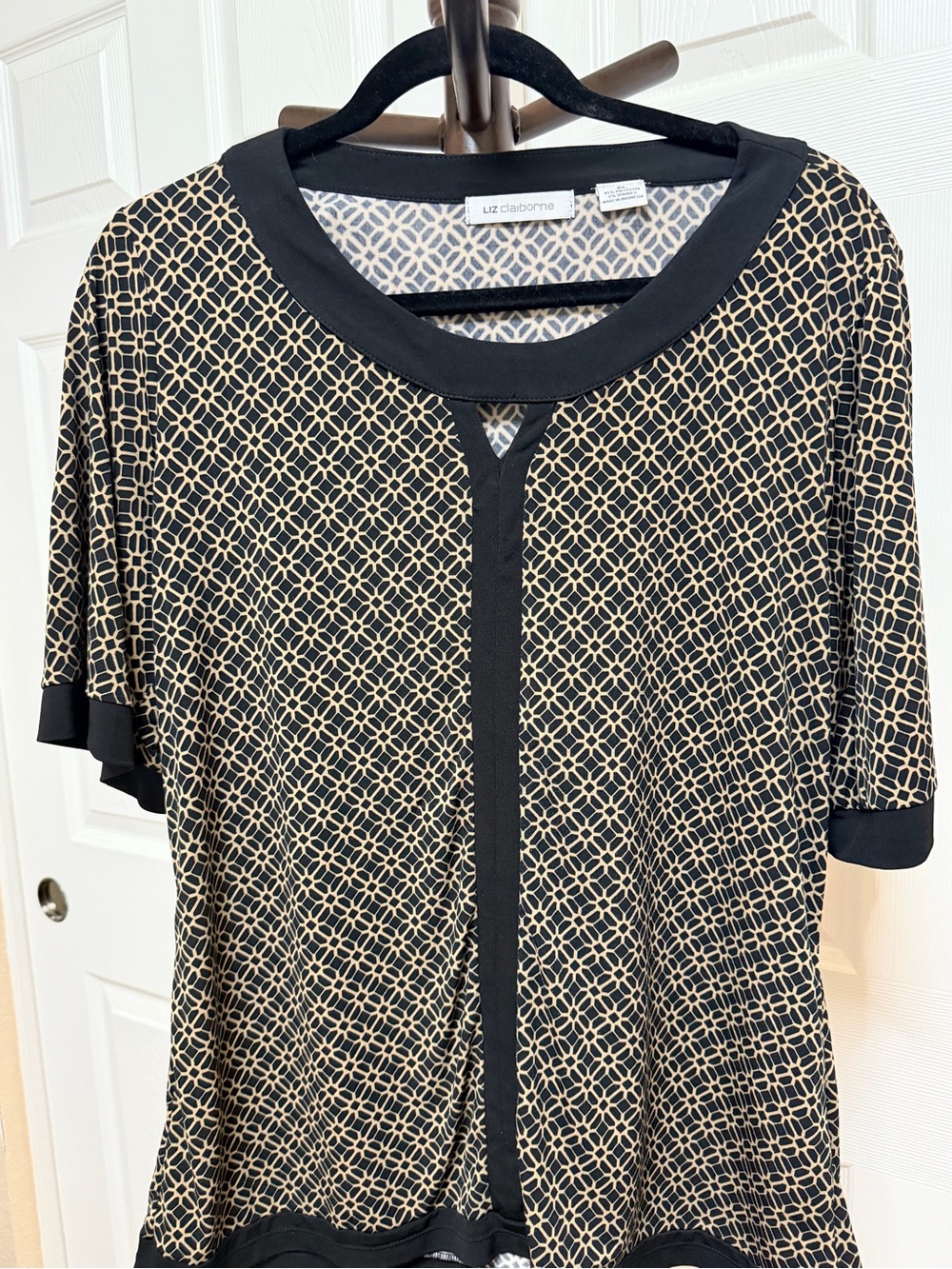 Liz Claiborne Black and Tan Geometric Short Sleeve Blouse